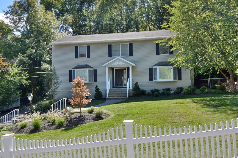 5 Rafkind Rd, Bloomingdale, NJ 07403 - photo 1