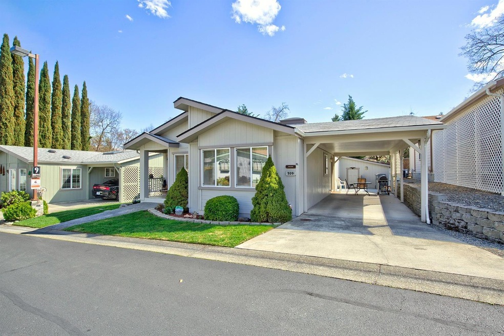 109 NW Wrightwood Cir, Grants Pass, OR 97526 - photo 1