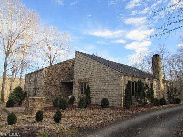 2281 Steppingstone Ln, Asheboro, NC 27205 - photo 1