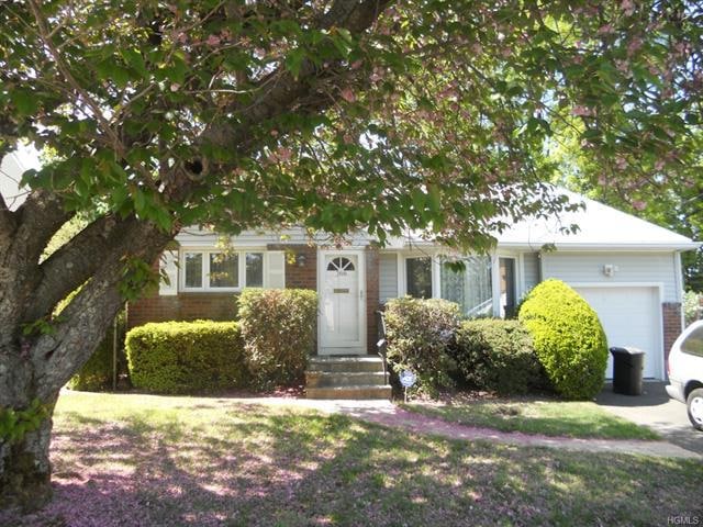 166 Newport Rd, Yonkers, NY 10710 - photo 1