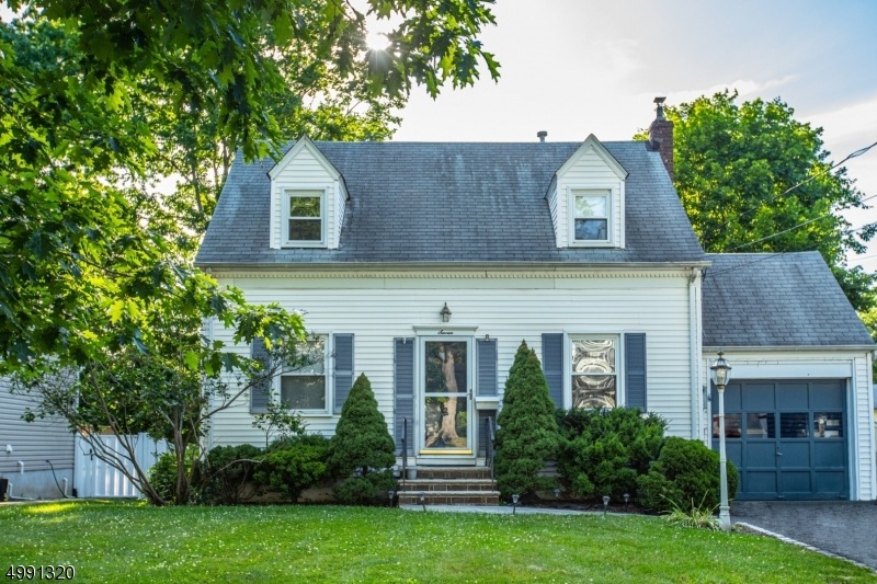 7 Twin Oak Rd, Livingston, NJ 07039 - photo 1