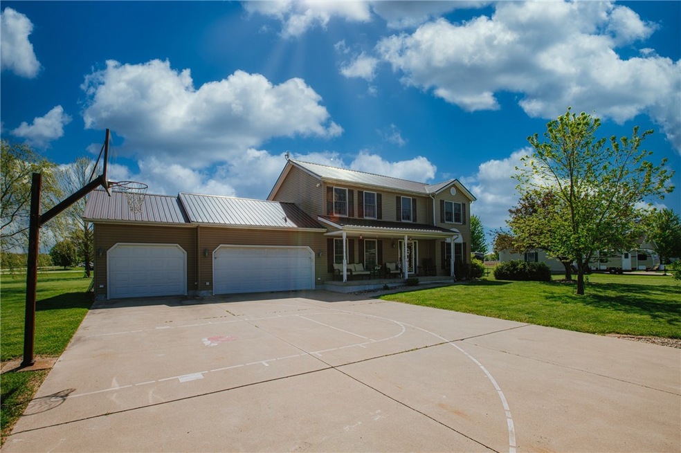 9984 N Country Dr, Effingham, IL 62401 - photo 1