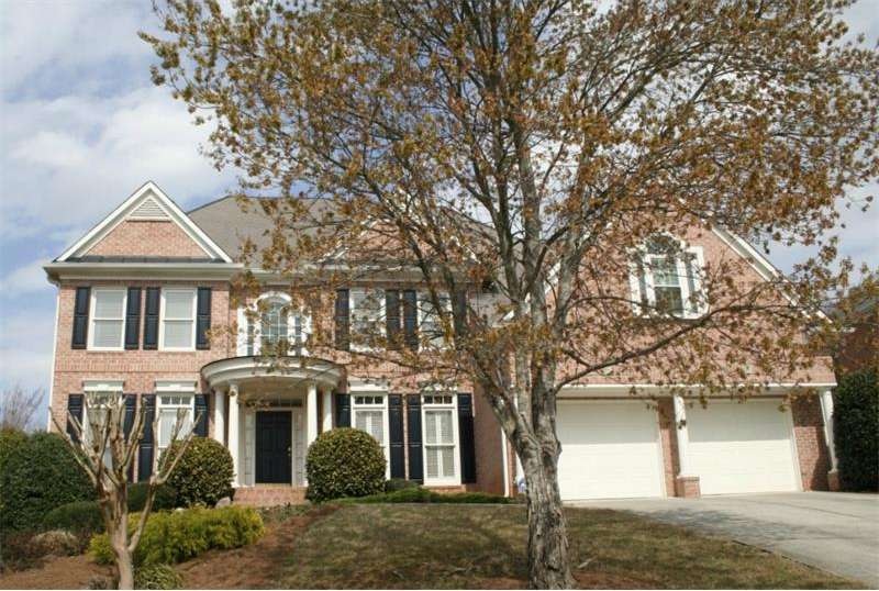 Front view of this stunning home located in Berkel