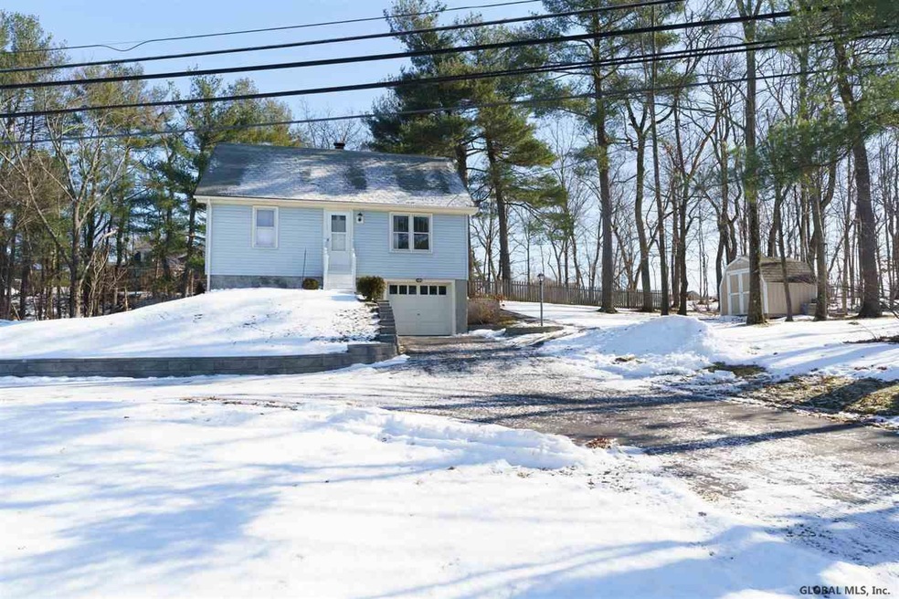 507 Bloomingrove Dr, Rensselaer, NY 12144 - photo 1