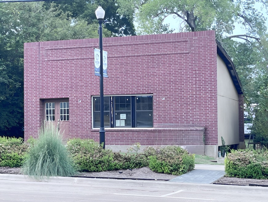 527 E Main St, Lewisville, TX 75057 - photo 1