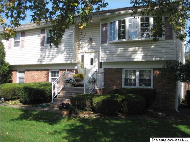 207 Tanglewood Ct, Middletown, NJ 07748 - photo 1