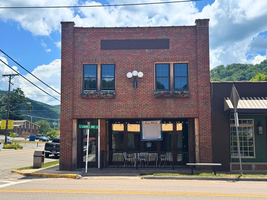 109 W Laurel Ave, Damascus, VA 24236 - photo 1