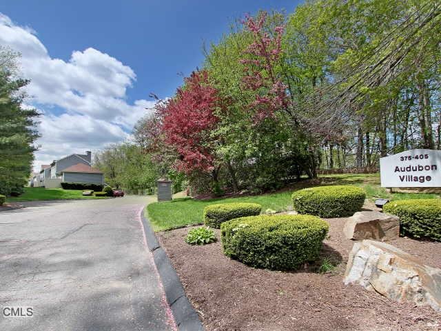 377 Unquowa Rd unit 377, Fairfield, CT 06824 - photo 1