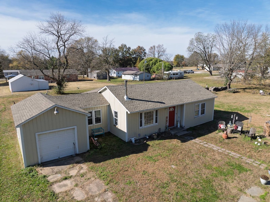 157 S Springfield St, Welch, OK 74369 - photo 1