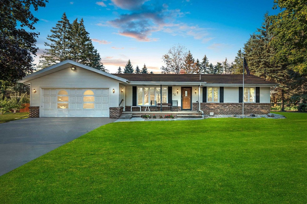 24 W Pleasantview Ct, Appleton, WI 54914 - photo 1