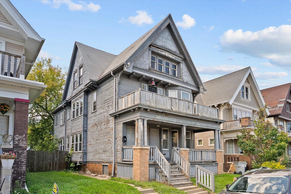 2223 N 17th St unit 2225, Milwaukee, WI 53205 - photo 1