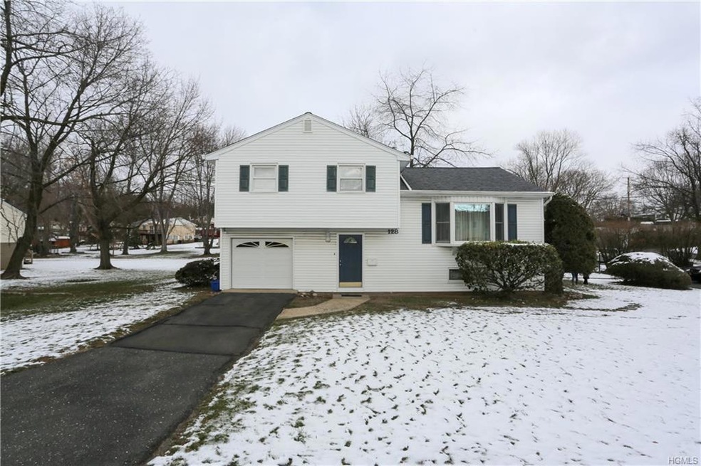 128 N Middletown Rd, Nanuet, NY 10954 - photo 1