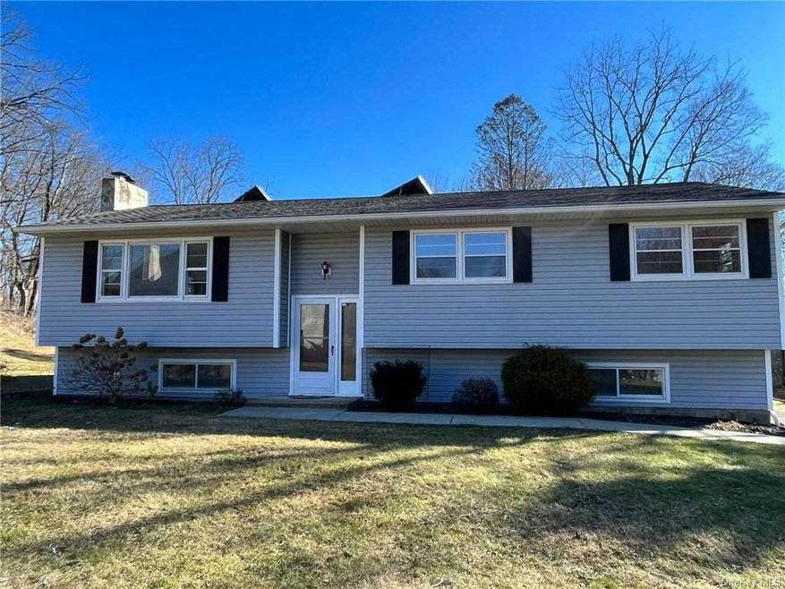 19 Pasture Ln, Poughkeepsie, NY 12603 - photo 1