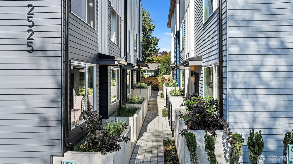 2521 29th Ave S unit C, Seattle, WA 98144 - photo 1