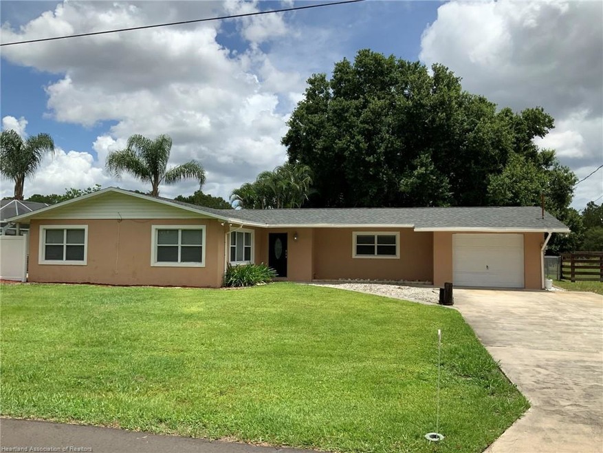 707 Lake Betty Dr, Lake Placid, FL 33852 - photo 1