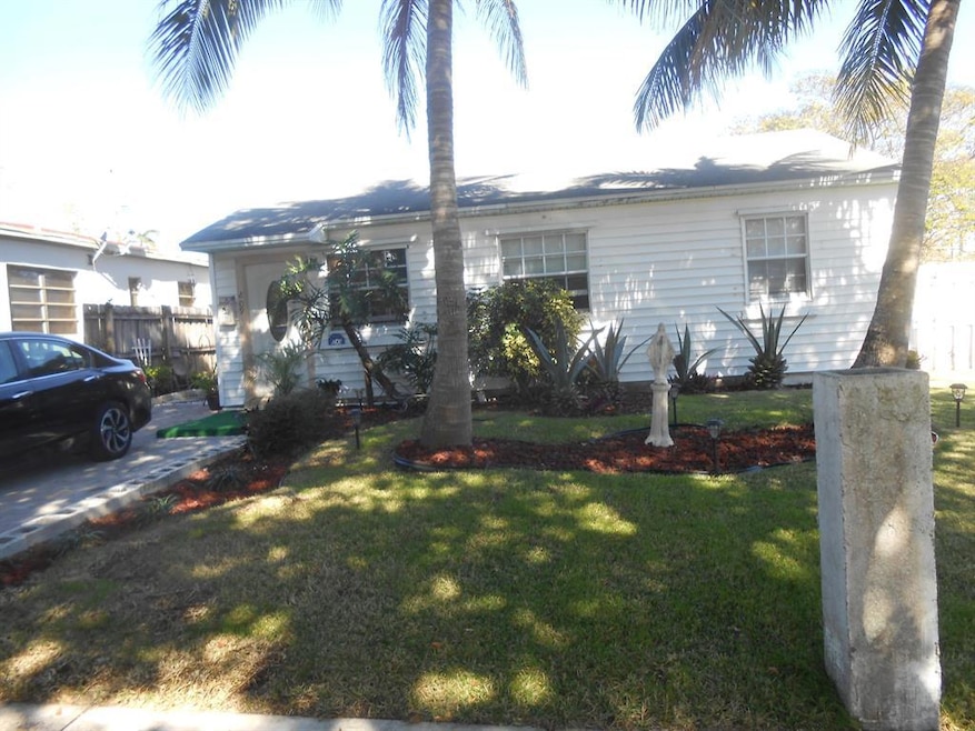 809 30th Ct, West Palm Beach, FL 33407 - photo 1