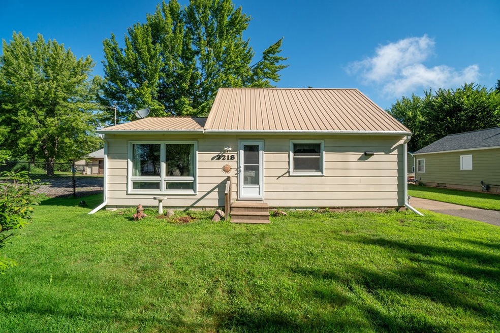 2218 Fenner St, Eau Claire, WI 54703 - photo 1