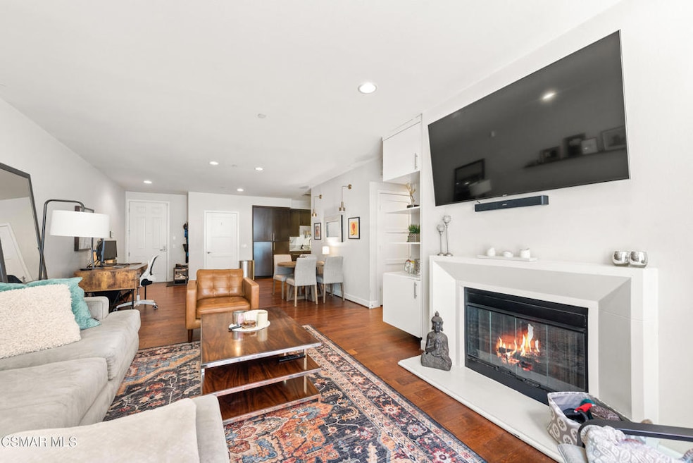 10878 Bloomfield St unit 107, Toluca Lake, CA 91602 - photo 1