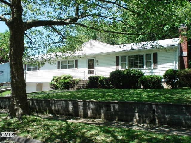 40 Luanne Rd, Stratford, CT 06614 - photo 1