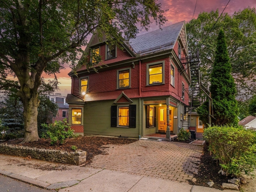 Sold $2,026,000 • Co-Listing Agent