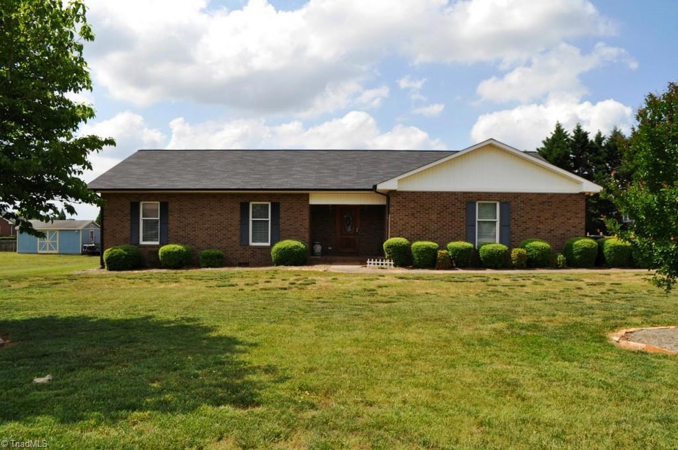 112 Marian Ln, Statesville, NC 28625 - photo 1