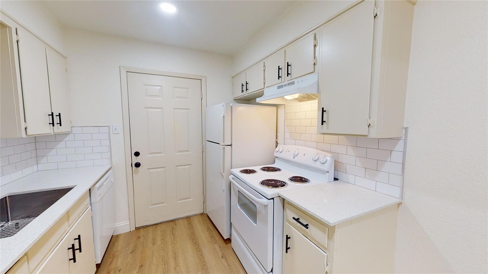 614 W Heard St unit 2, Cleburne, TX 76033 - photo 1