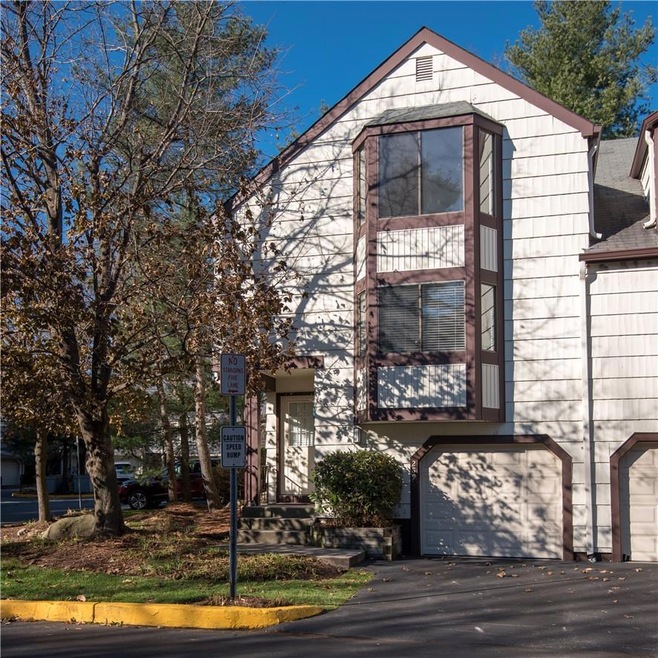 289 Treetop Cir unit 289, Nanuet, NY 10954 - photo 1