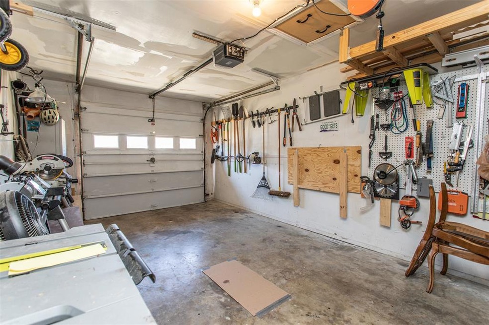 1210 S Clements St, Gainesville, TX 76240 - photo 1