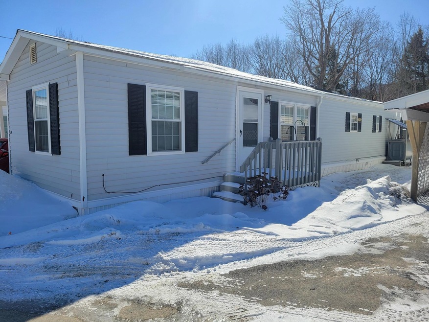 141 Lancaster Rd unit 24, Gorham, NH 03581 - photo 1
