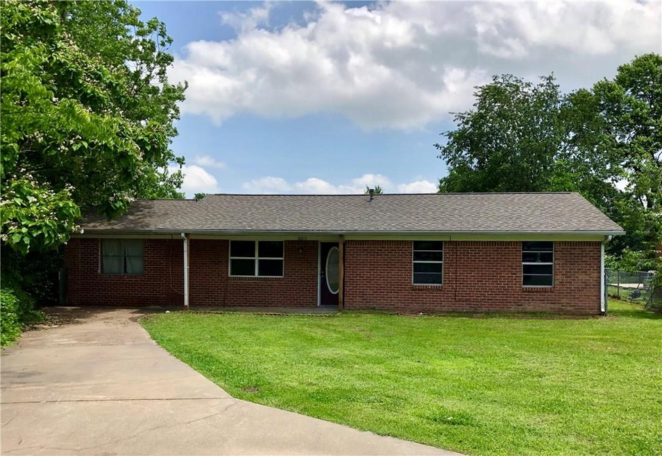 2215 W Alpine Cir, Siloam Springs, AR 72761 - photo 1