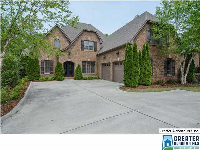 Welcome to 1059 Baldwin Lane! 2 Main Level Garages