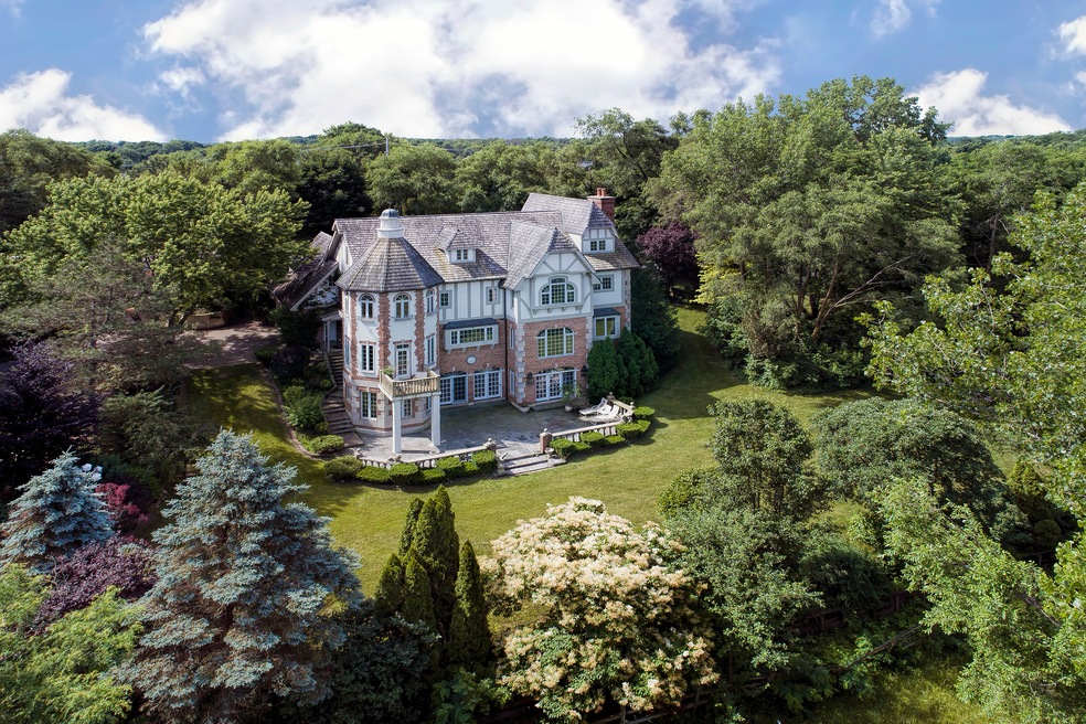 Exterior Facing Lake