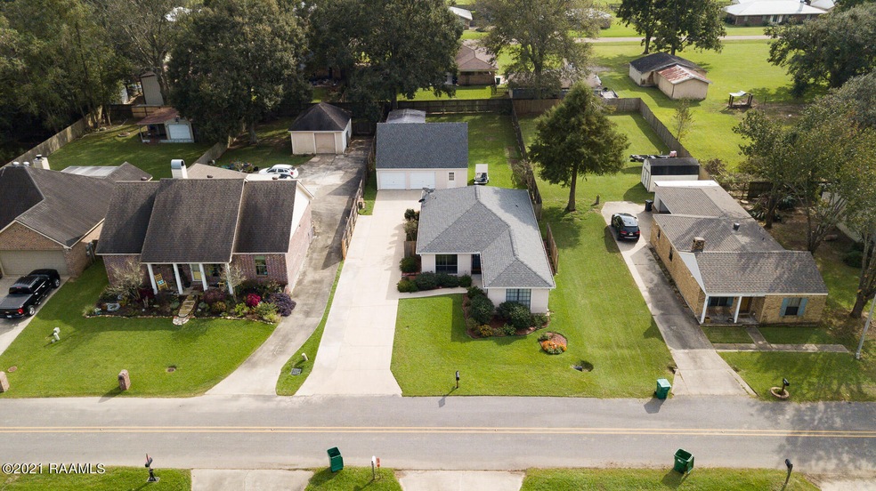 207 Dustin Cr Aerials-3