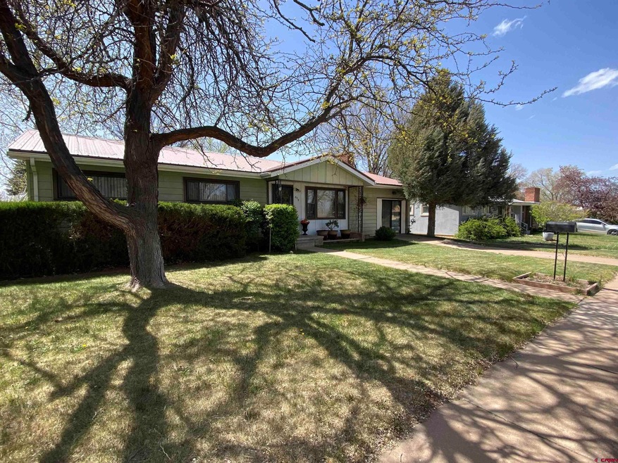 809 N Chestnut St, Cortez, CO 81321 - photo 1