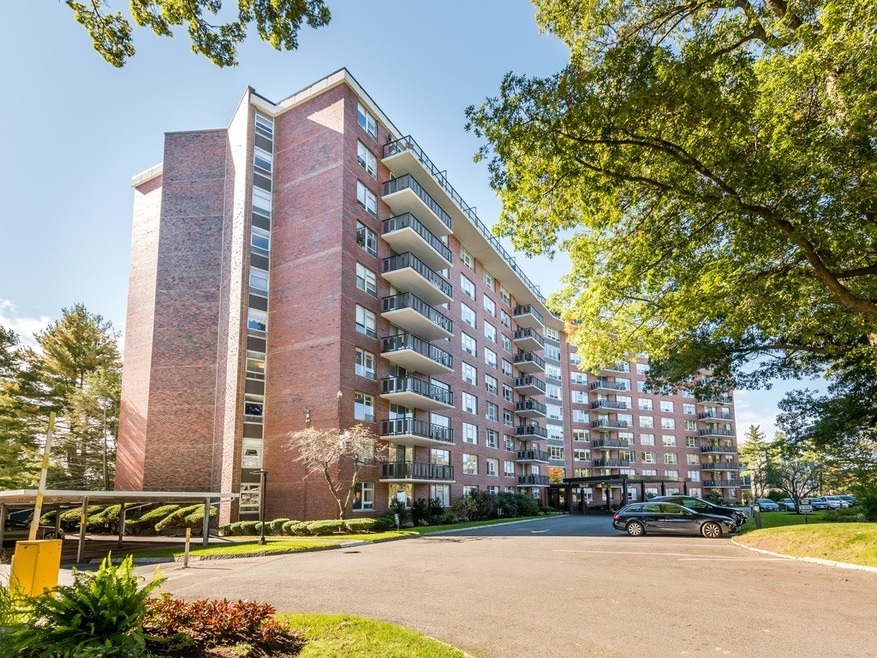 Imperial Towers unit 614, Chestnut Hill, MA 02467 - photo 1