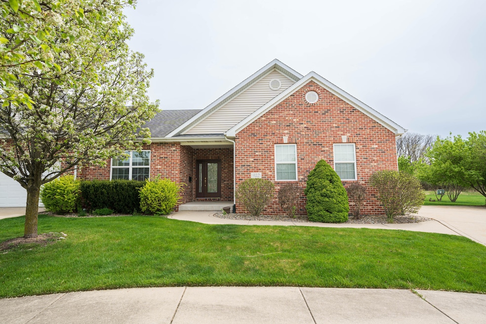 922 Aaron Ct, Crown Point, IN 46307 - photo 1