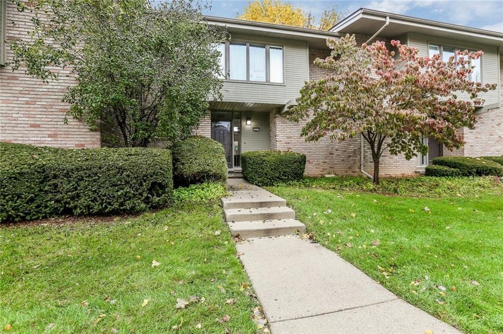 351 Concord Pl Private Entry