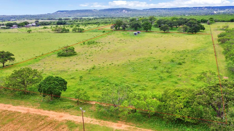 533 Upper Liveoak Rd, Fredericksburg, TX 78624 - photo 1