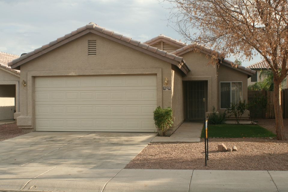 CUTE 3BD / 2-CAR GARAGE - NICE YARD!