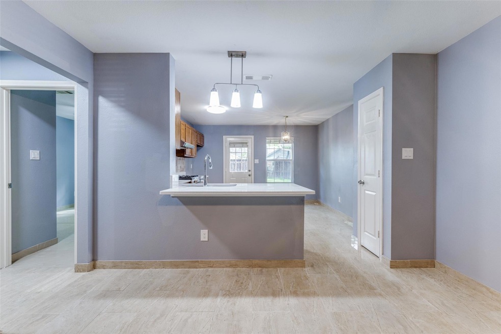 706 N Gaines St, Ennis, TX 75119 - photo 1