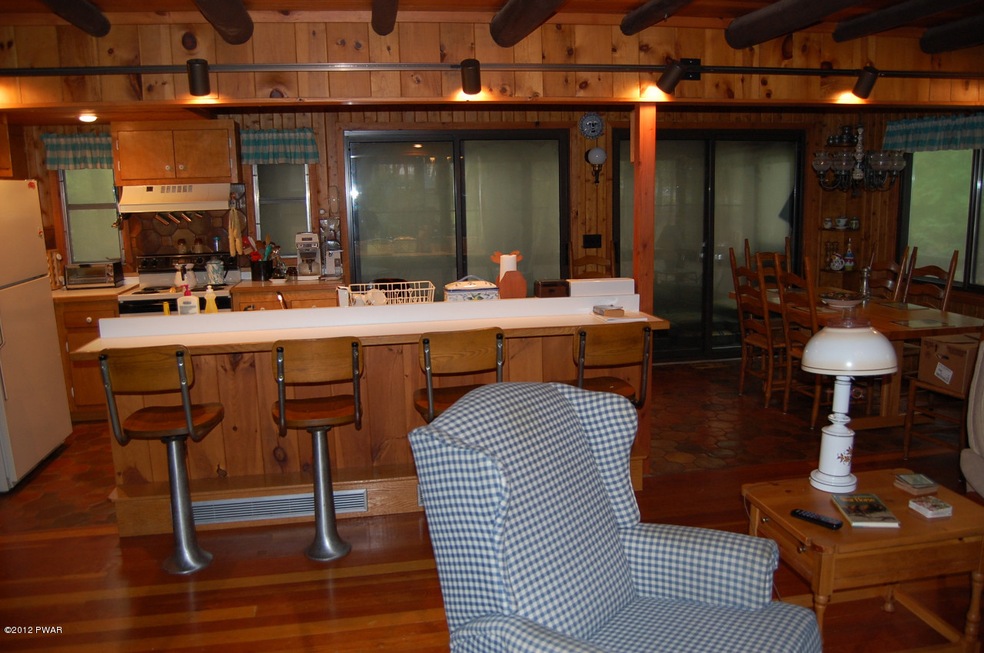 800 Towhee Ct, Hawley, PA 18428 - photo 1