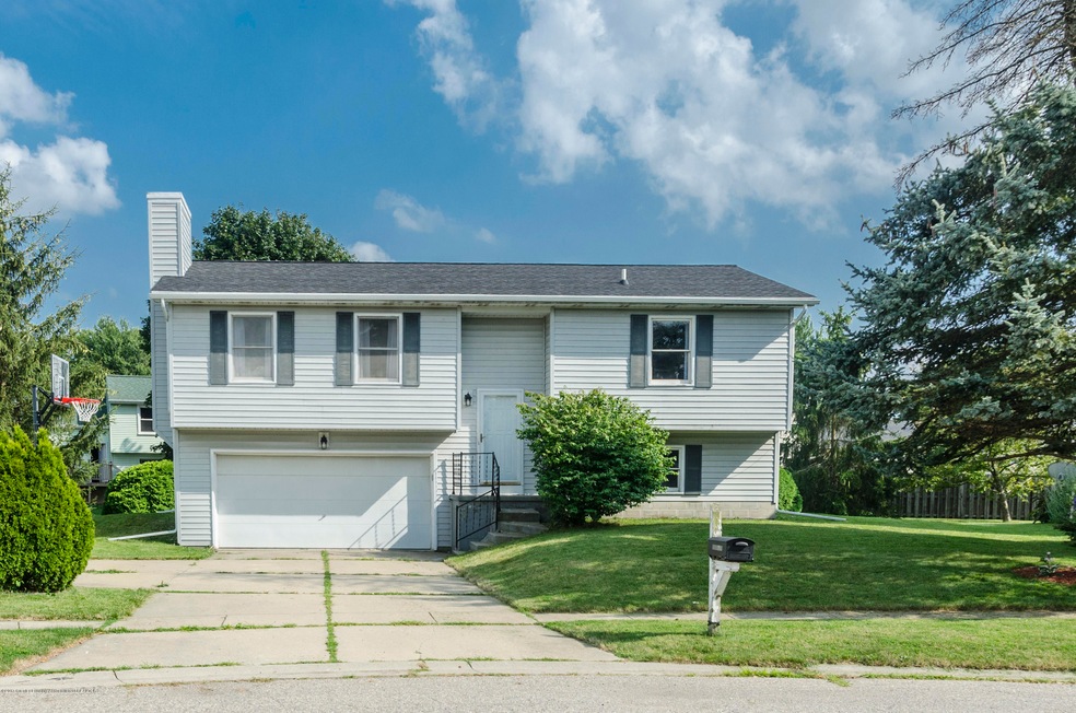 4809-Moultrie-Cir-Lansing-MI-48917-28