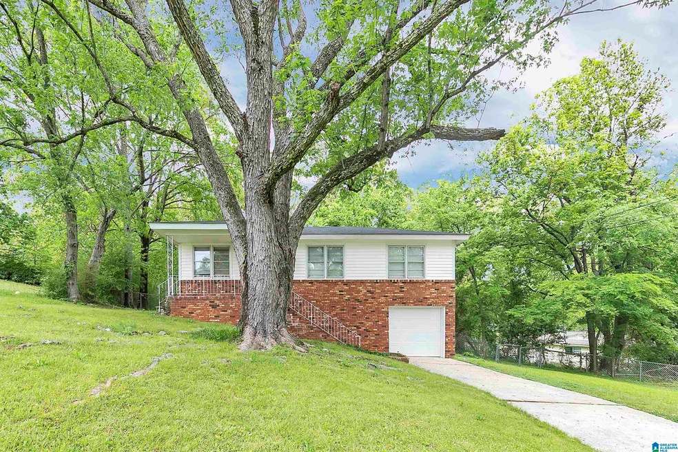 520 19th Terrace NE, Center Point, AL 35215 - photo 1