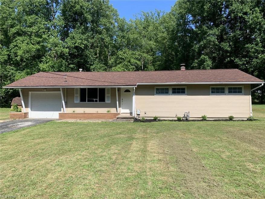 Ranch-style house with a front lawn