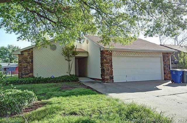Wow move in ready Exterior is maintenance free  ov