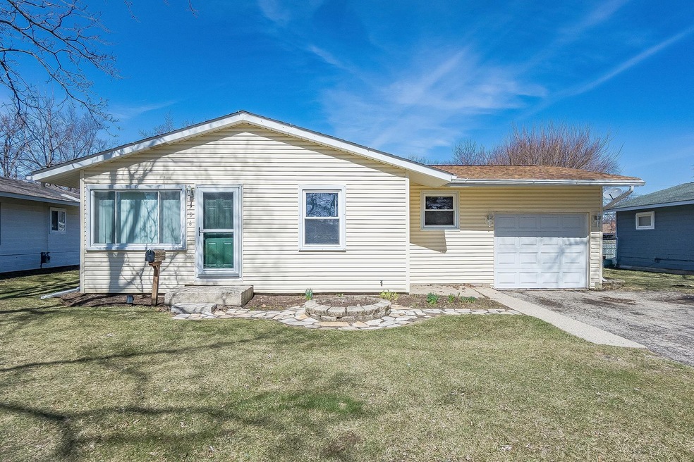 506 Waco Ln, Carpentersville, IL 60110 - photo 1