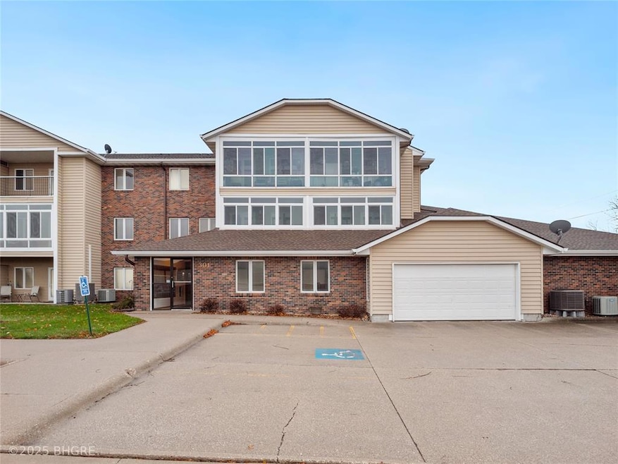 301 SE Delaware Ave unit 303, Ankeny, IA 50021 - photo 1