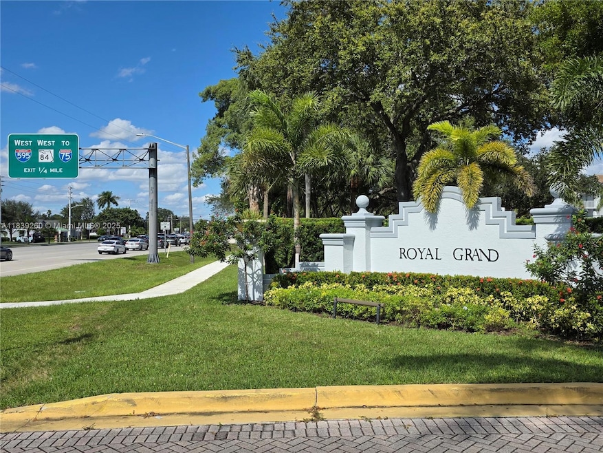 2620 S University Dr unit 111, Davie, FL 33328 - photo 1