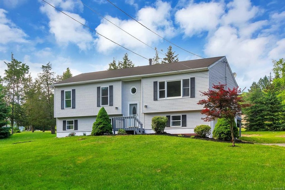 6 Jordan Ct, Poughquag, NY 12570 - photo 1