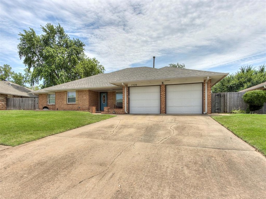 1320 E Hills Dr, Moore, OK 73160 - photo 1